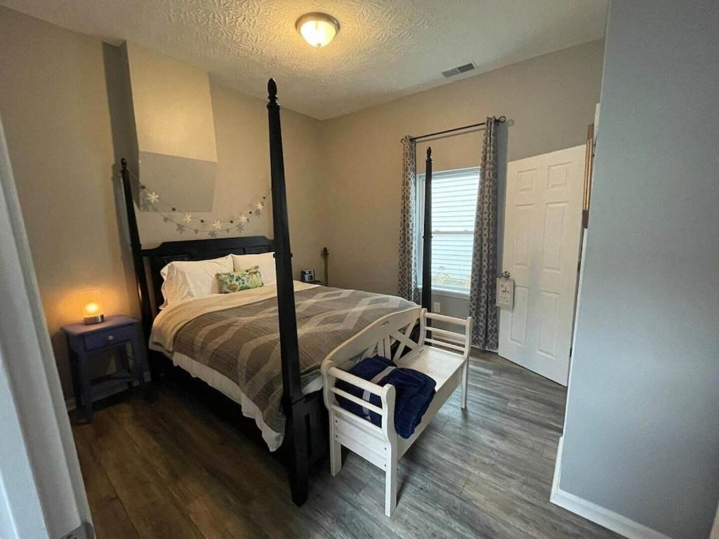 Holiday home Breaking Records - Steps From Paristown Hall *