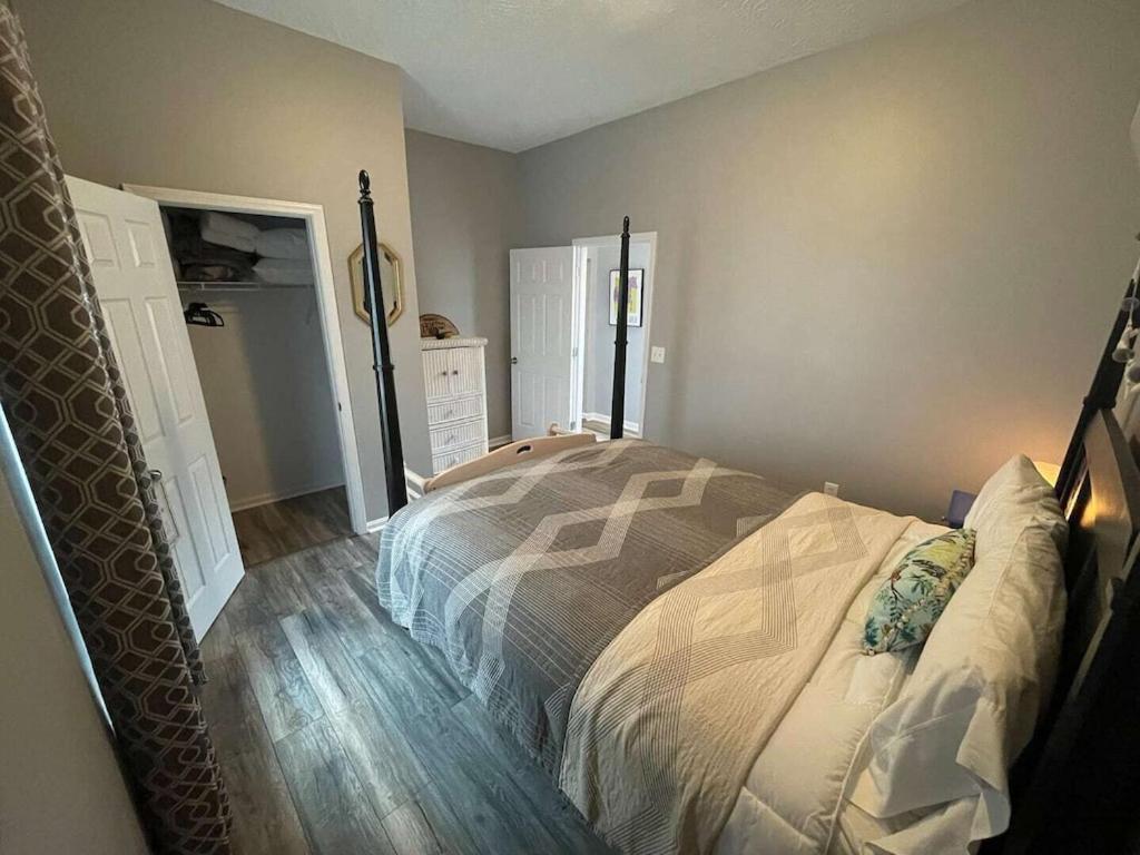 Holiday home Breaking Records - Steps From Paristown Hall Louisville